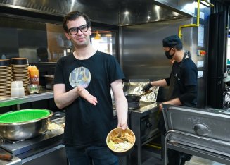 à l'intérieur des cuisines du restaurant Bang cook