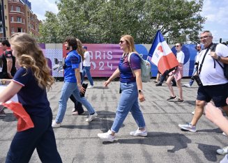 Spectateurs JOP en route vers le Stade de France
