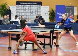 Match de tennis de table à La Raquette