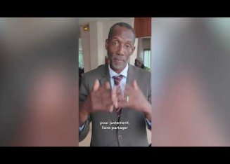 Réunion au Foyer David Siqueiros avec le Maire, les habitants et le bayeur social.