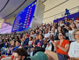 des mamans au Stade de France