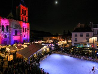 Vu aérienne du marché de noël de la ville de saint-denis