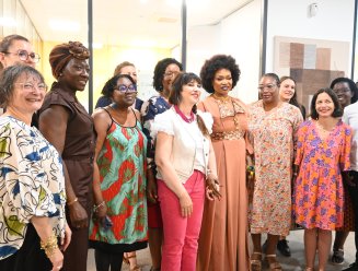 Oumou Sangaré et les élues de la ville de Saint-Denis