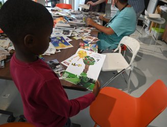 Atelier collage à la médiathèque de Pierrefitte.