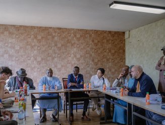 Visite du maire au foyer Siqueiros à Saint-Denis 