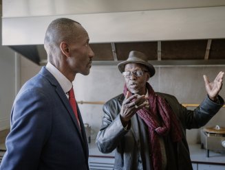 Visite du maire au foyer Siqueiros à Saint-Denis 
