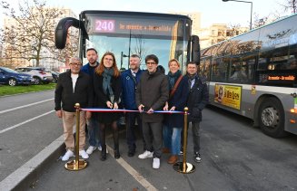 Le maire et ses adjoints étaient présents pour l'inauguration du bus 240